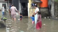 Banjir Rob Merendam Rumah Warga yang berada di Wilayah Pesisir di Tanjungpinang pada Januari 2023.