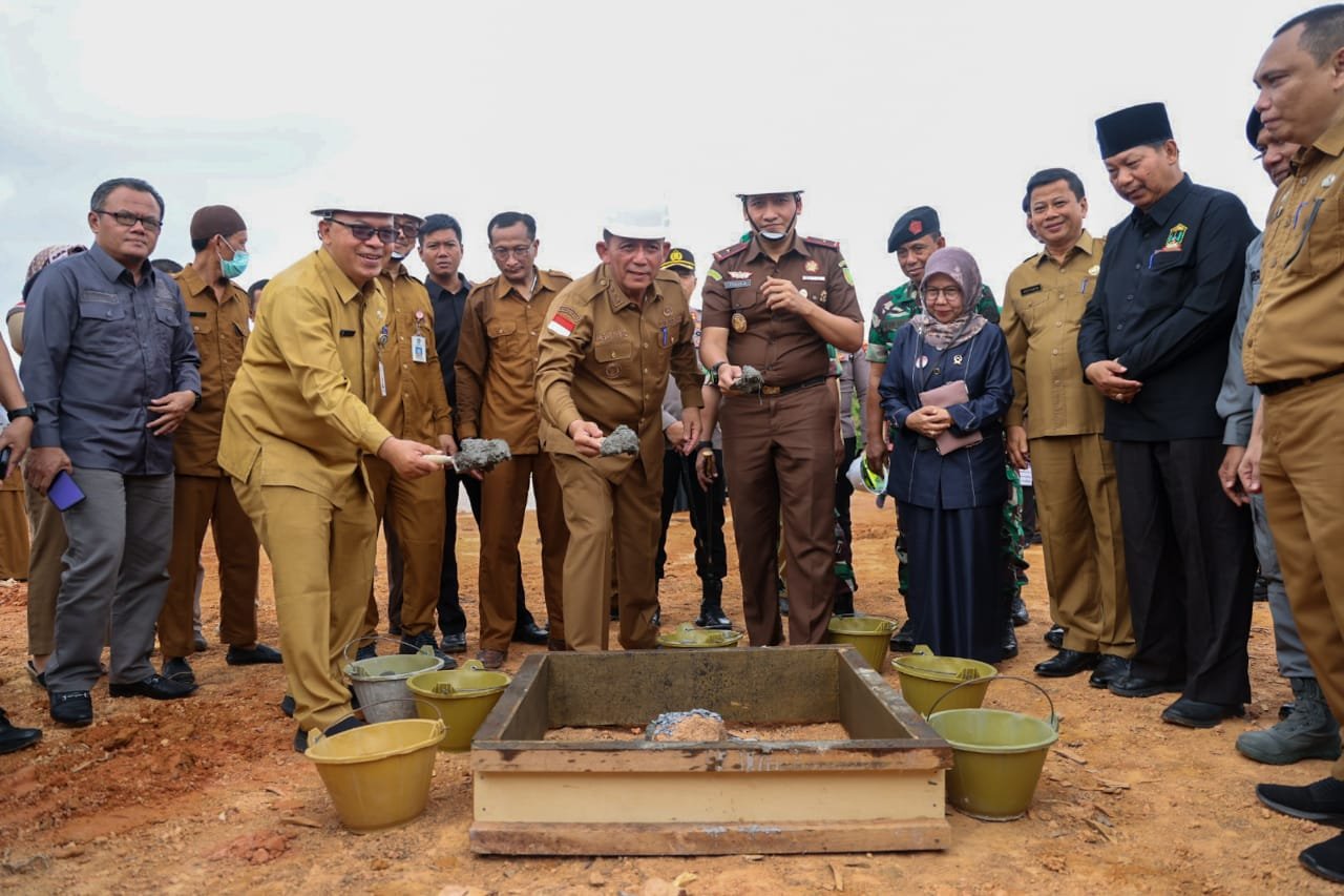 Gubernur Ansar Letakkan Batu Pertama Pembangunan Gedung RRSKJKO Engku Haji Daud