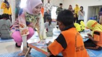 Hafizha Rahmadhani, Bundanya Kanak-Kanak di Bintan Saat Melihat Anak TK Melukis.