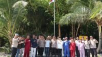 Sampena HUT Bhayangkara ke 77, Polsek Bintan Timur Kibarkan Bendera Merah Putih di Pulau Terluar dan Lepas 50 Tukit ke Habitatnya