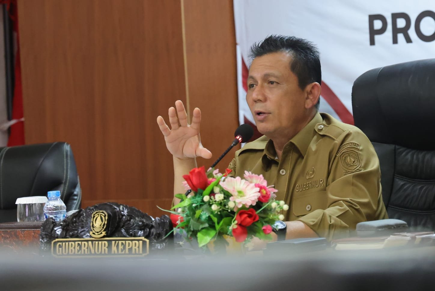 Gubernur Kepri Ansar Ahmad Minta Kenaikan Tarif Pas Pelabuhan SBP Ditunda .