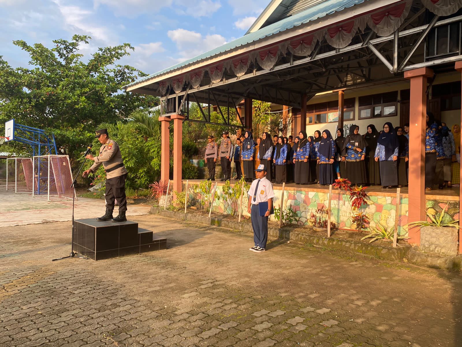Satbinmas Polresta Tanjungpinang Sosialisasikan Bahaya Narkoba di SMPN 4.