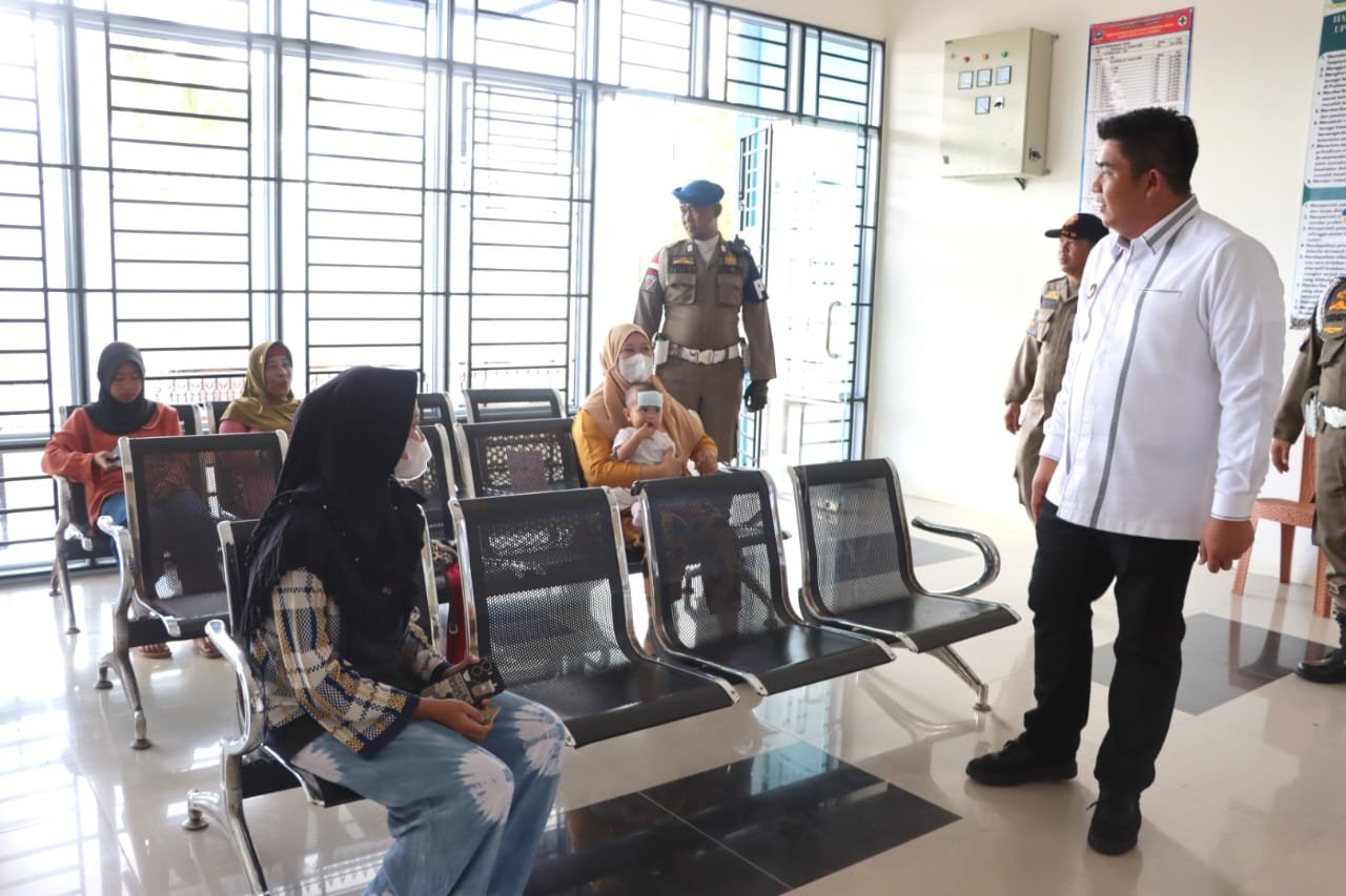 Pastikan Pelayanan Kesehatan Masyarakat Maksimal, Bupati Bintan Roby Kunjungi Puskesmas Toapaya.