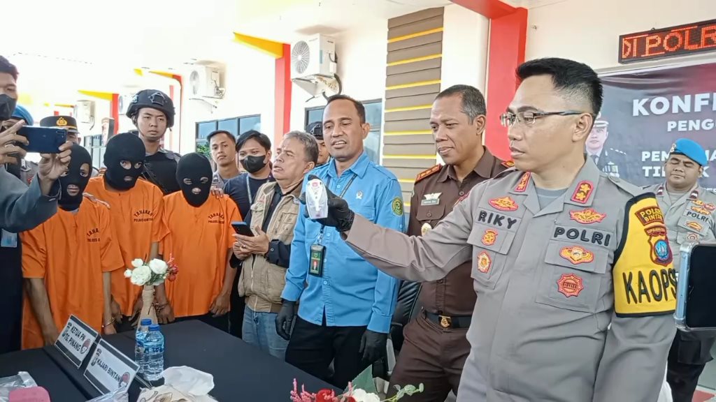 Tiga Nelayan di Bintan Ditangkap Polisi Lantaran Simpan Sabu 1,3 Kg.