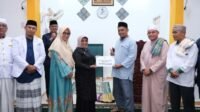 Safari Magrib di Surau Al Muttaqin, Rahma Serahkan Bantuan Hibah Rp 15 Juta.