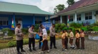 Polsek Bintan Utara Bagikan Ratusan Sarapan Merah Putih ke Pelajar SDN 001 Senggiling.