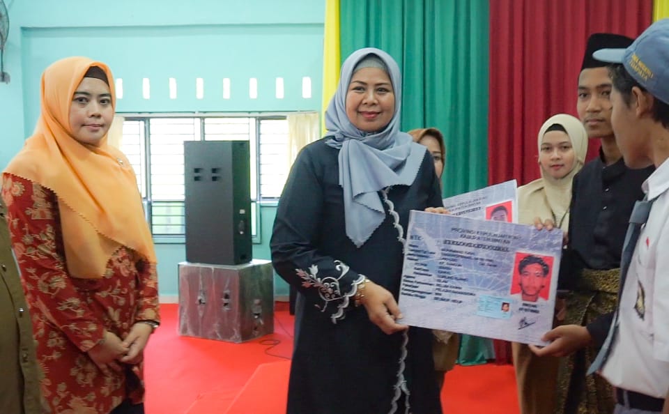 46 Pelajar SMA Negeri 1 Toapaya Terima KTP-el.