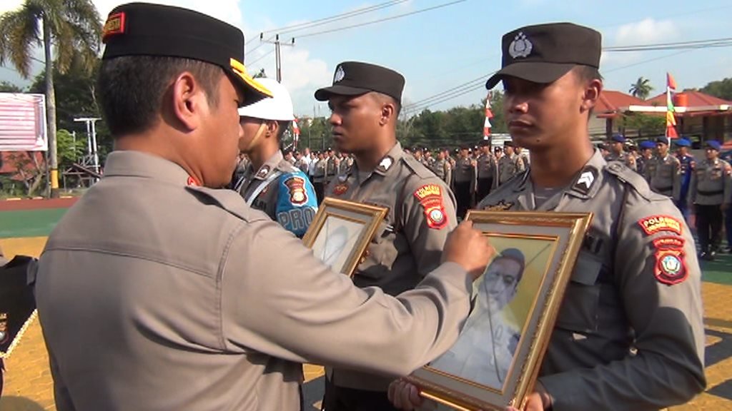 Terlibat Narkoba dan Disersi Tiga Personel Polresta Tanjungpinang Dipecat Tidak Hormat .