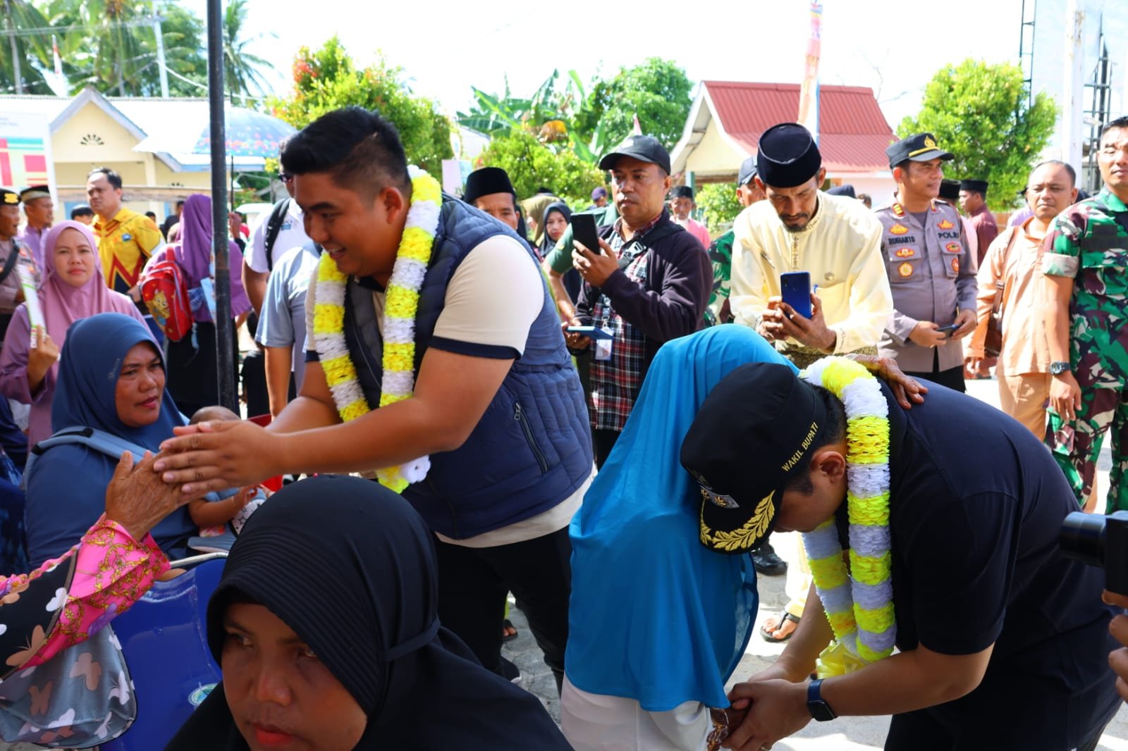 Kembali Gelar Temu Wicara, Bupati Roby Minta Warga Desa Mapur Jangan Takut Sampaikan Kritikan dan Saran.