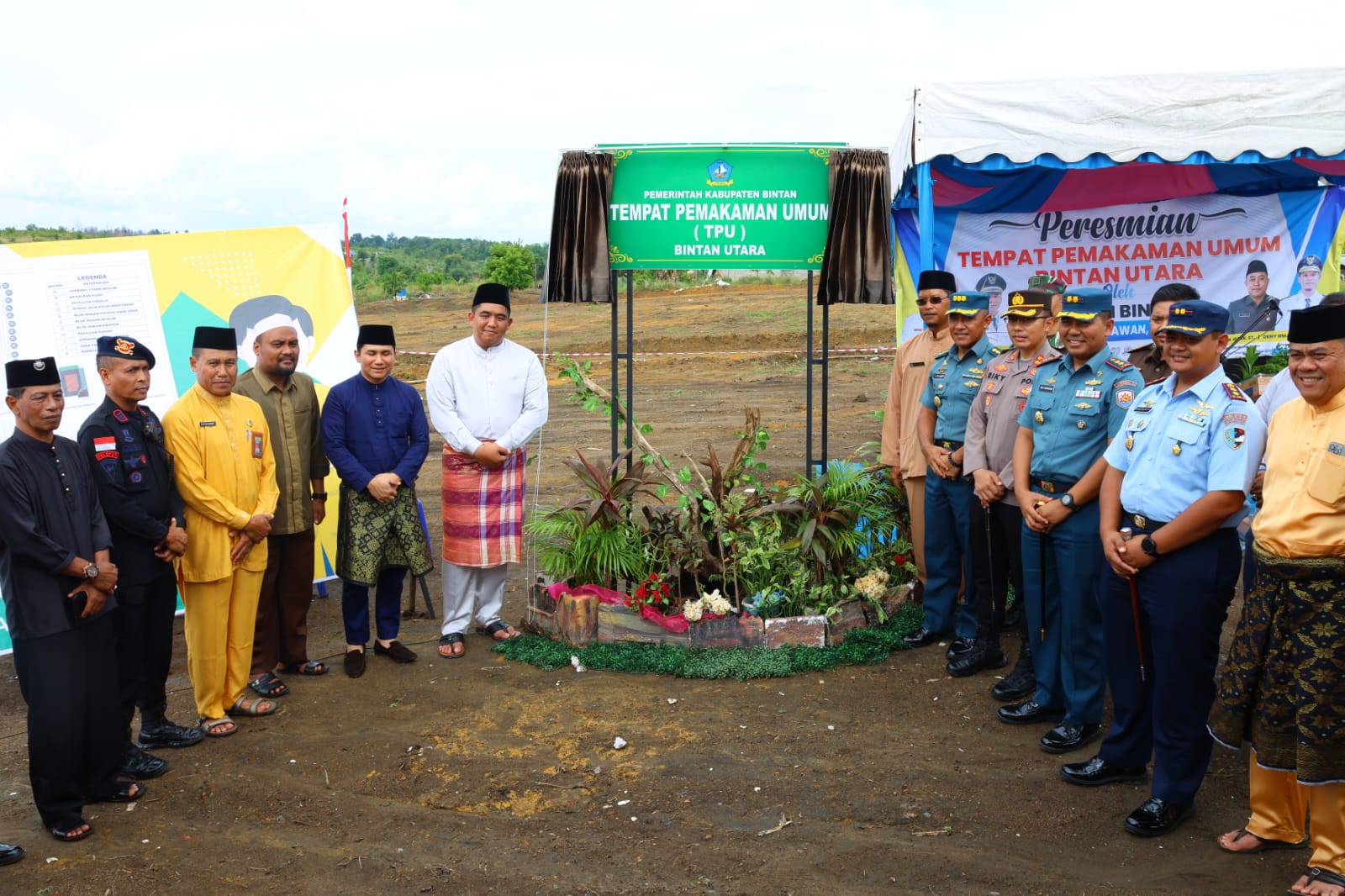 Bupati Roby Resmikan TPU Bintan Utara.