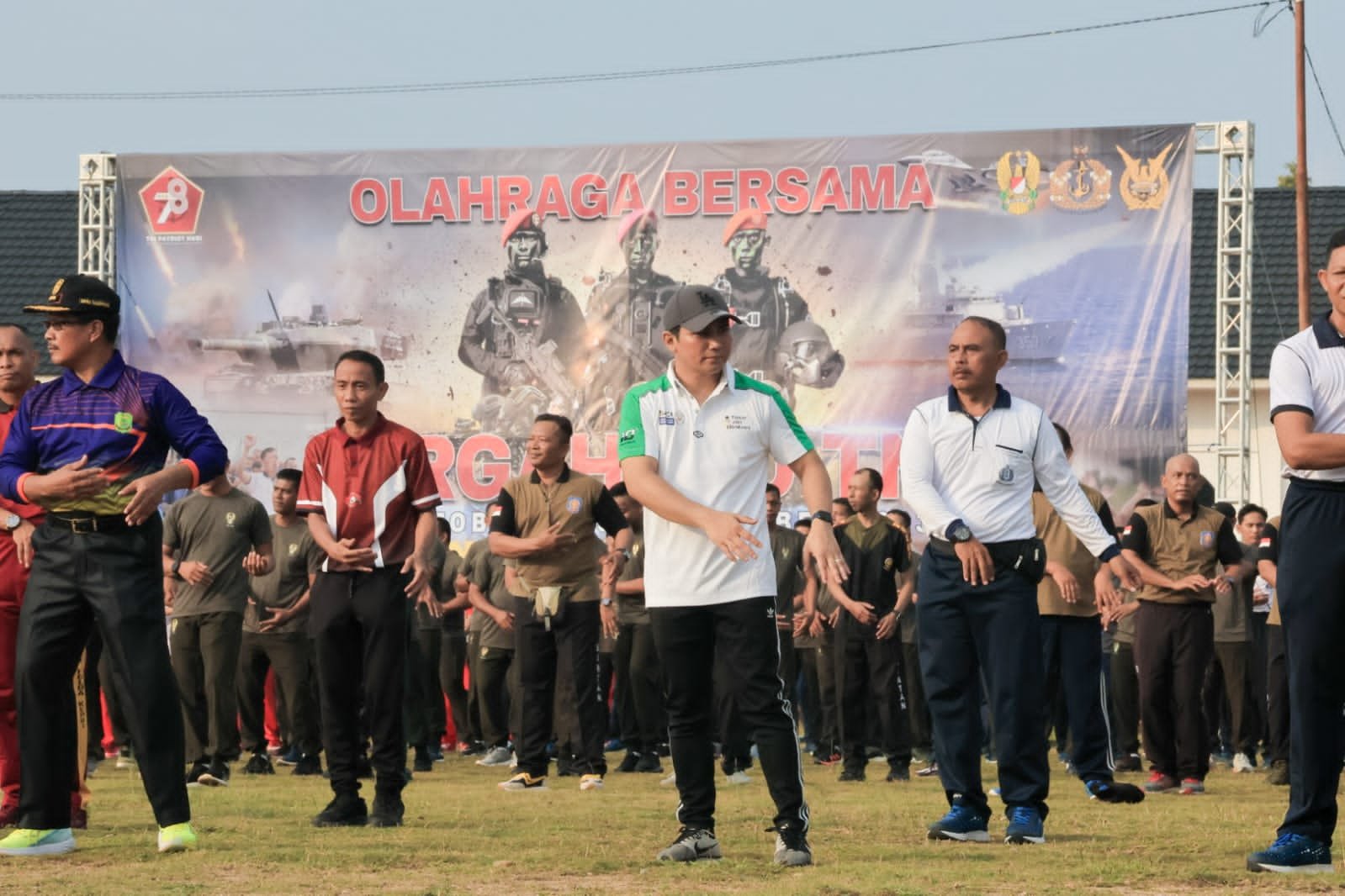 Jelang HUT TNI Ke 78, Wabup Bintan Olahraga Bersama di Makorem 033/WP.