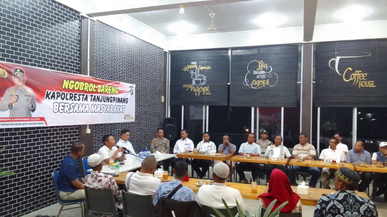 Ciptakan Situasi Kondusif Jelang Pemilu, Kapolresta Tanjungpinang Gelar Ngobrol Bareng sama Masyarakat.
