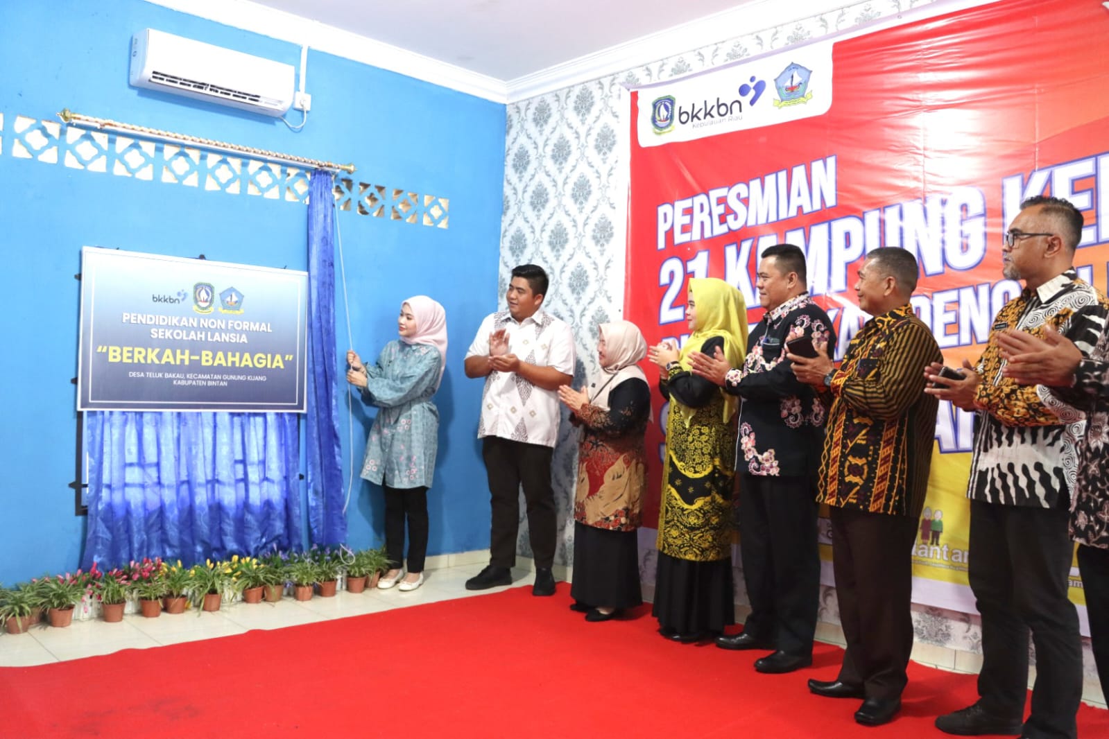 Bupati Bintan Roby Resmikan Sekolah Lansia Berkah Bahagia di Desa Teluk Bakau.