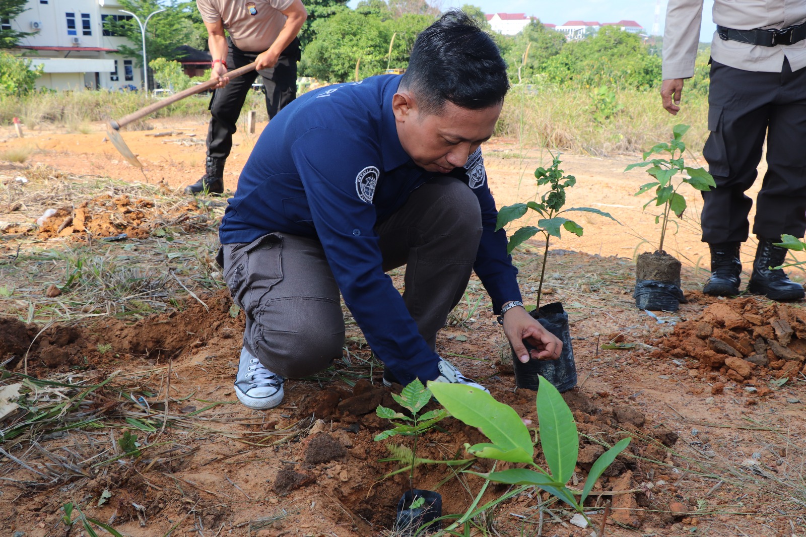 Jelang HUT Humas Polri ke 72, Polresta Tanjungpinang Tanam 100 Bibit Pohon.