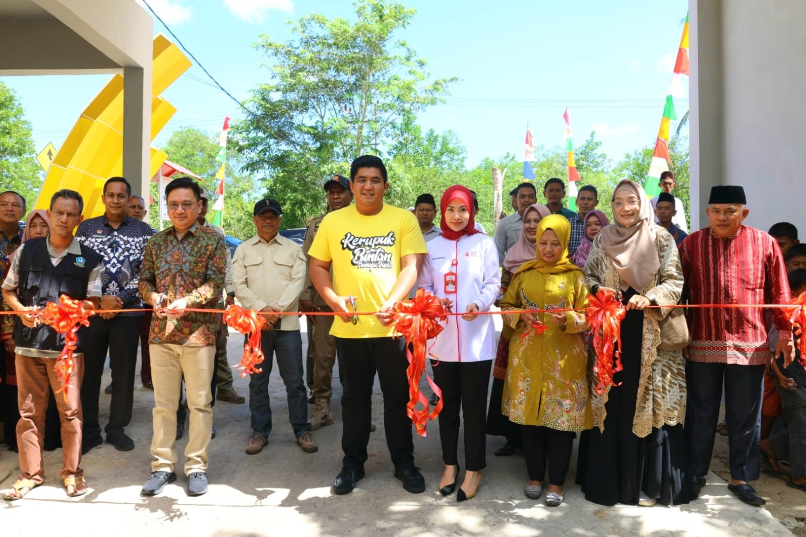 Bupati Bintan Roby Resmikan Ruang Produksi dan Sarana Penunjang Sentra Industri Kerupuk di Sei Lekop.