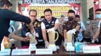 Polresta Tanjungpinang Musnahkan Ribuan Pil Ekstasi dengan Blender.