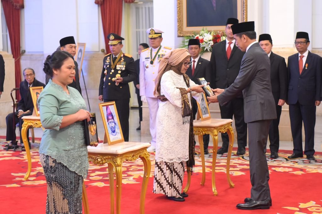 Presiden Jokowi Anugerahi Gelar Pahlawan Nasional pada Enam Tokoh Berjasa