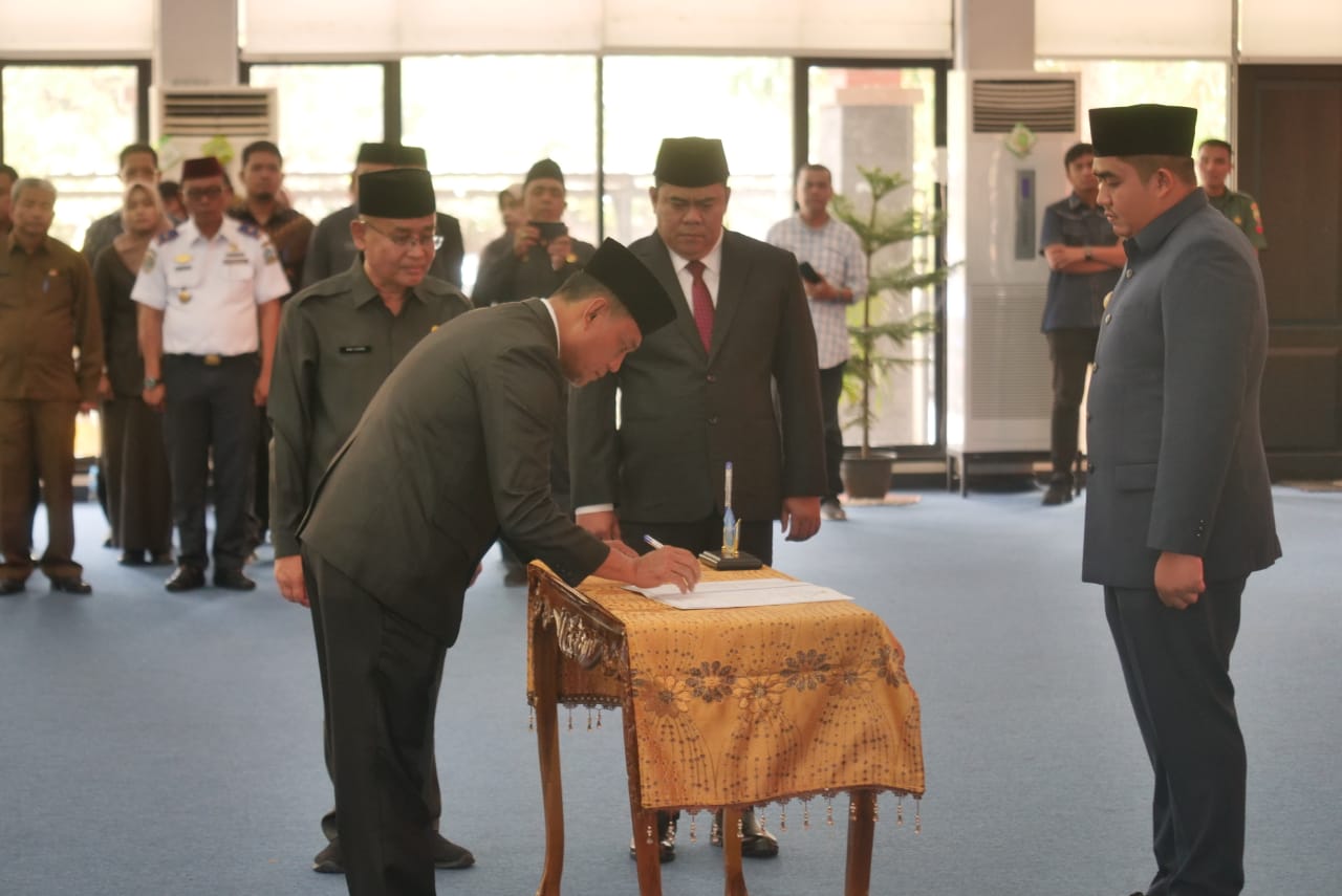 Bupati Bintan Roby Kurniawan Lantik Lima Pejabat Pimpinan Tinggi Pratama.