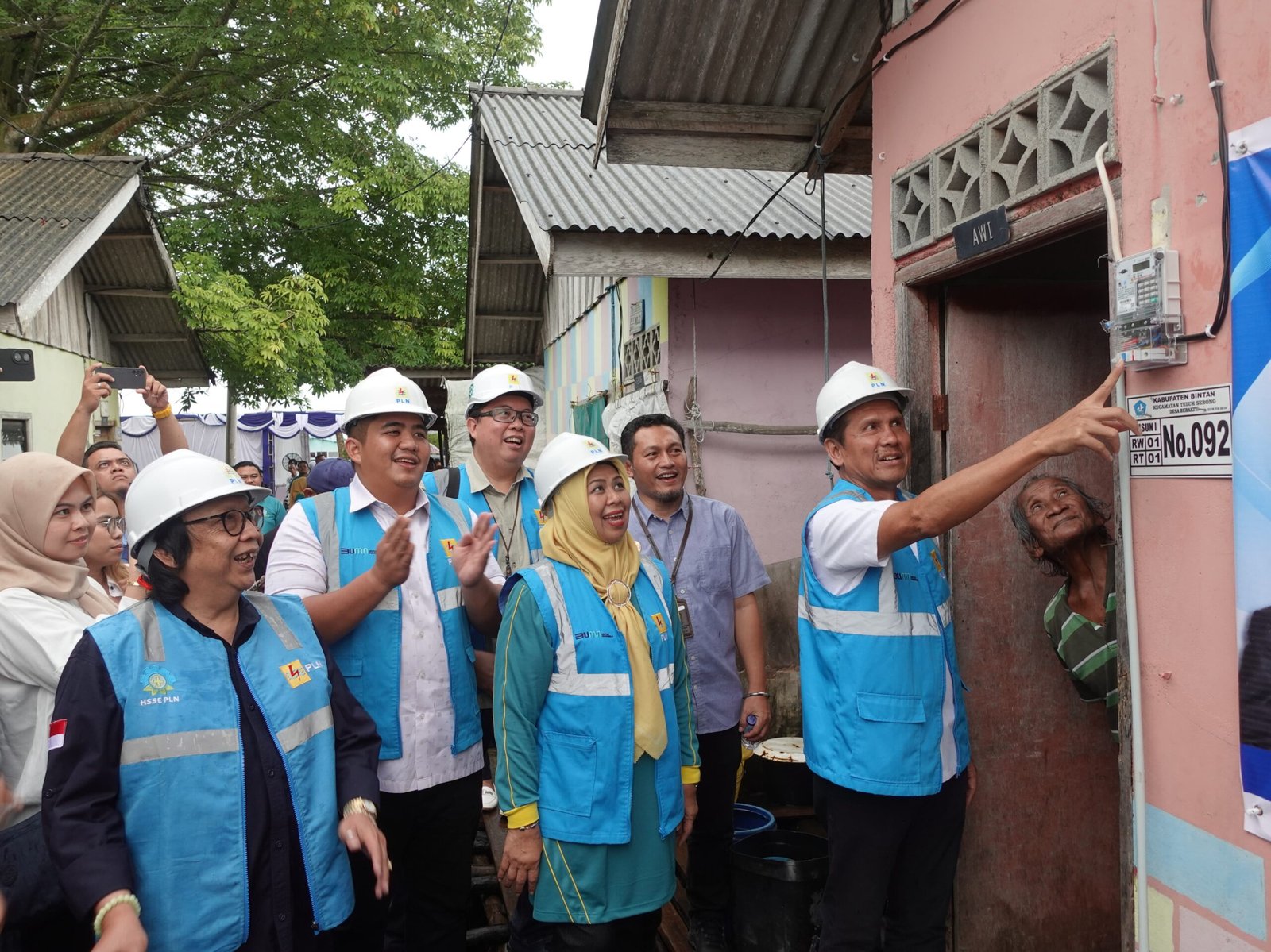 Bupati Roby Hadiri Peresmian dan Penyalaan Program BPBL di Desa Berakit Bintan.