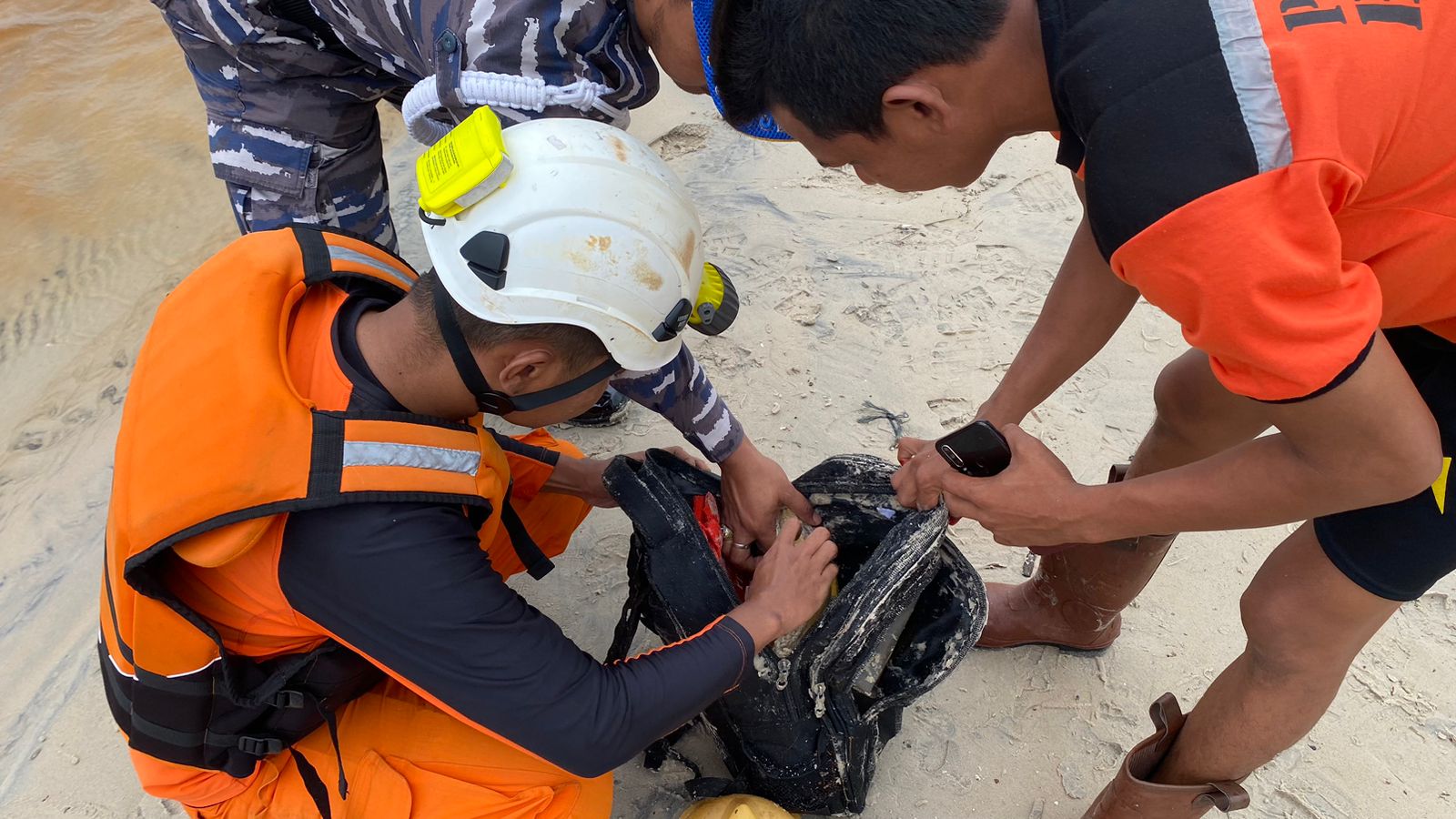 Diduga Akibat Cuaca Buruk, Kapal TB Bintan Seroja 88 Alami Kecelakaan di Perairan Jemaja.