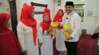 DPD MDI Tanjungpinang Berbagi Kebahagiaan: Ibu-Ibu Majelis Taklim Dapat Seragam Gratis