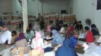 KPU Tanjungpinang Tergatkan Sortir dan Lipat Surat Suara Selesai Hari Ini.