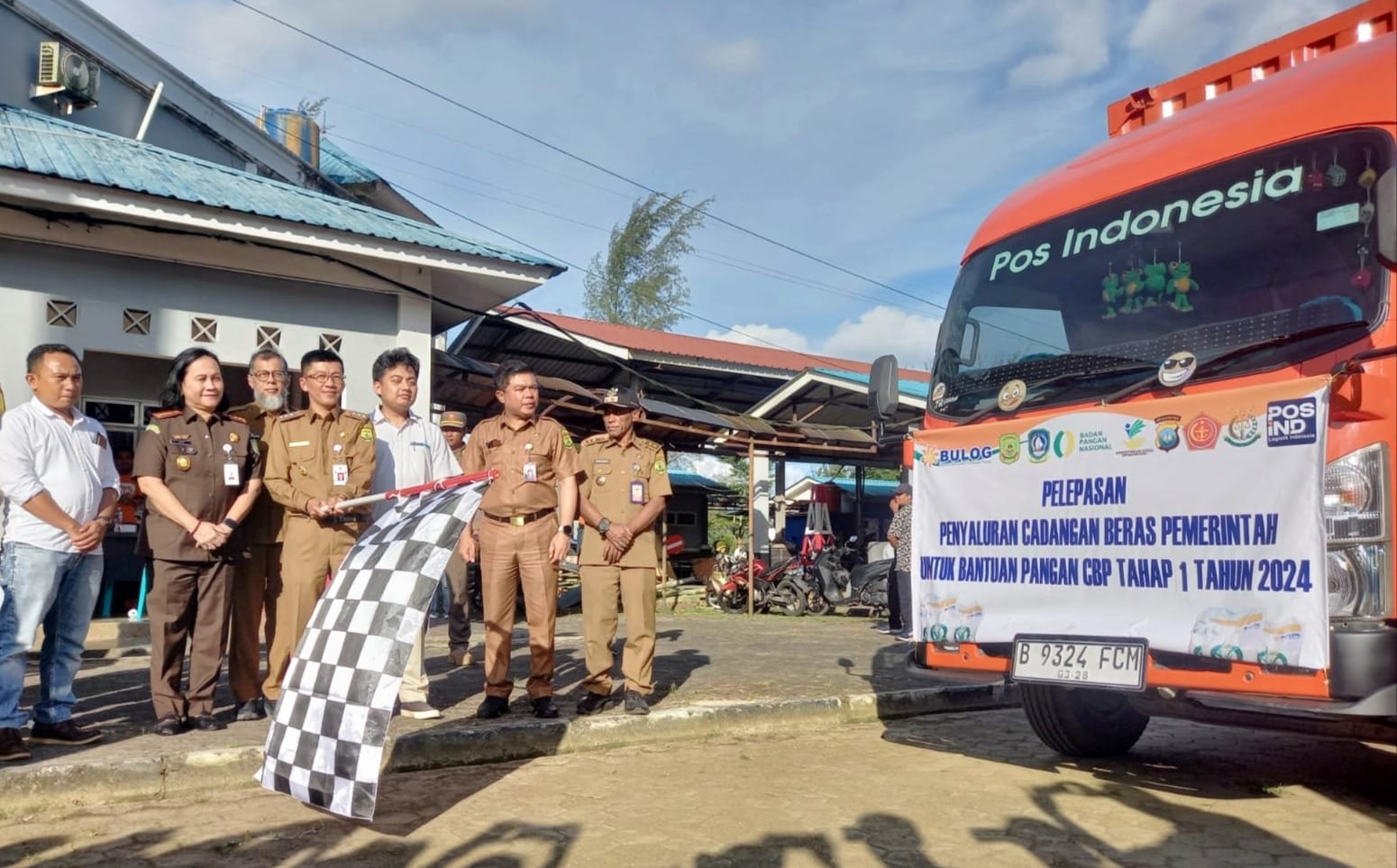 Pemko Tanjungpinang Salurkan Cadangan Beras Pemerintah Tahap Satu ke 7.750 Jiwa.