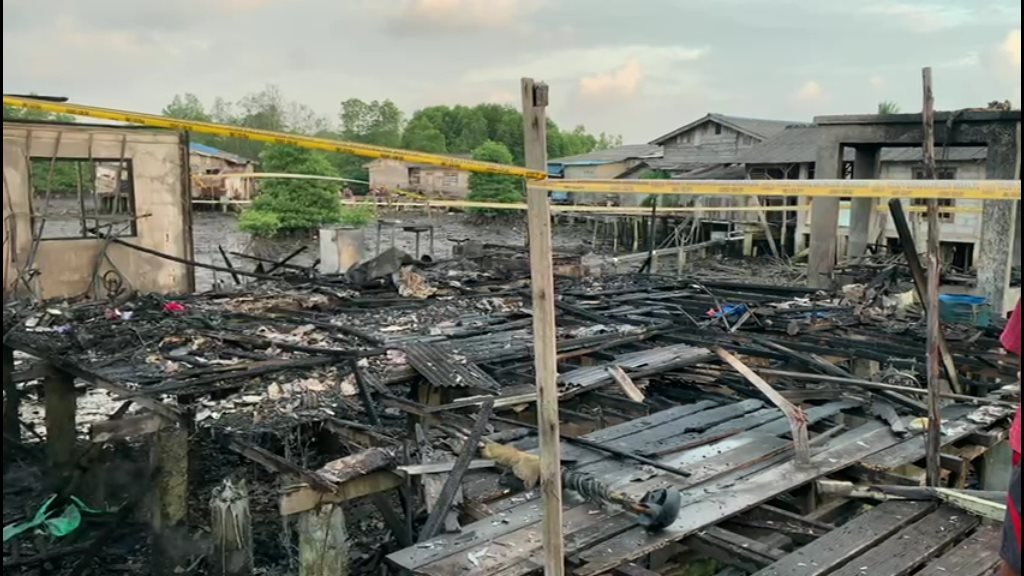 Diduga Konsleting Listrik, Sebuah Rumah di Tanjungpinang Ludes Terbakar.