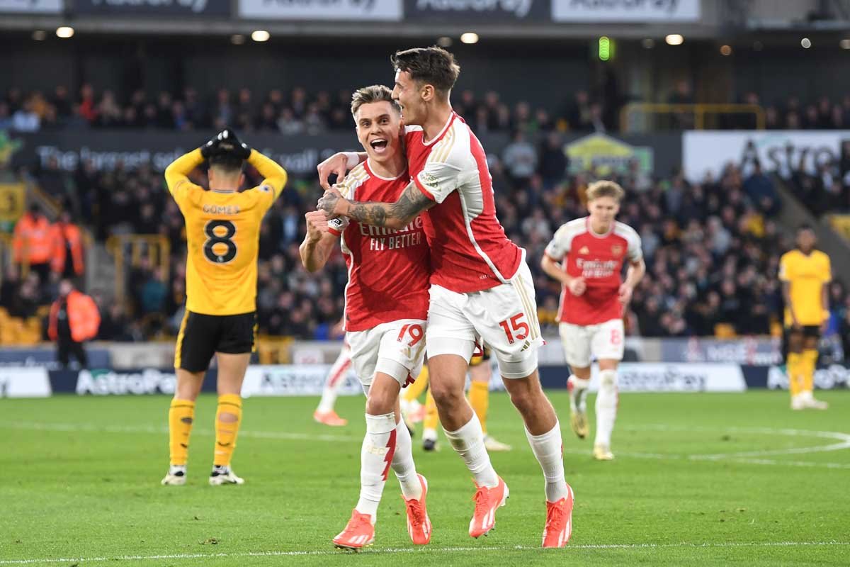 Tumbangkan Wolves 2-0, Arsenal Naik ke Puncak Klasemen