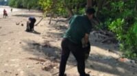 19 Relawan Nirwana Gardens Gelar Aksi Bersih-Bersih Pantai.