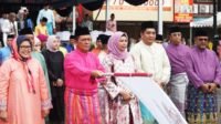 Gubernur Ansar Lepas Pawai Ta'aruf MTQH Ke-X Kepri