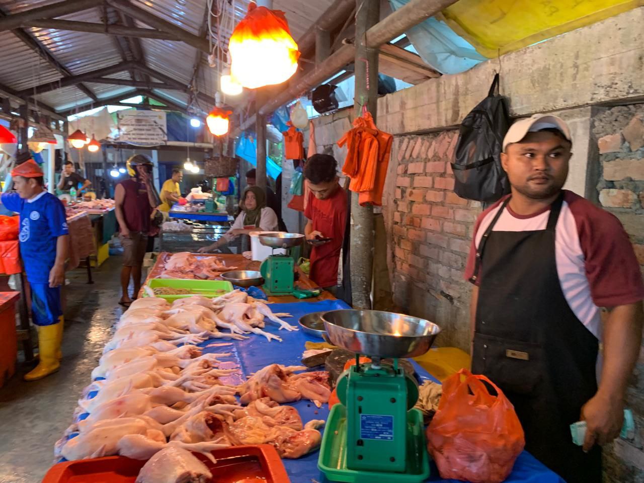 Sepi Pembeli, Pedagang Blok D Pasar Encek Puan Tanjungpinang Pindah Lokasi.