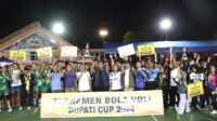 Bupati Bintan Bersama Ribuan Pasang Mata Saksikan Laga Final Bola Voli Bupati Cup 2024