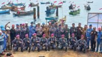 Aparat dan Masyarakat Bersatu di Batas Negara, Merah Putih Berkibar Mengelilingi Pulau Karang Singa.