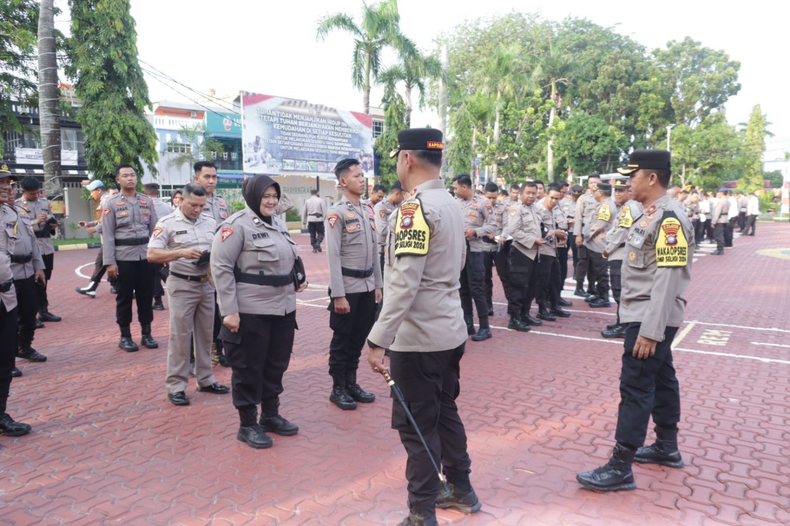 Jelang Pilkada 2024, Kapolres Karimun Cek Kesiapan Pribadi Personel.