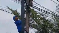Seorang Pekerja Tersengat Listrik Saat Pasang Kabel Internet di Tanjungpinang.