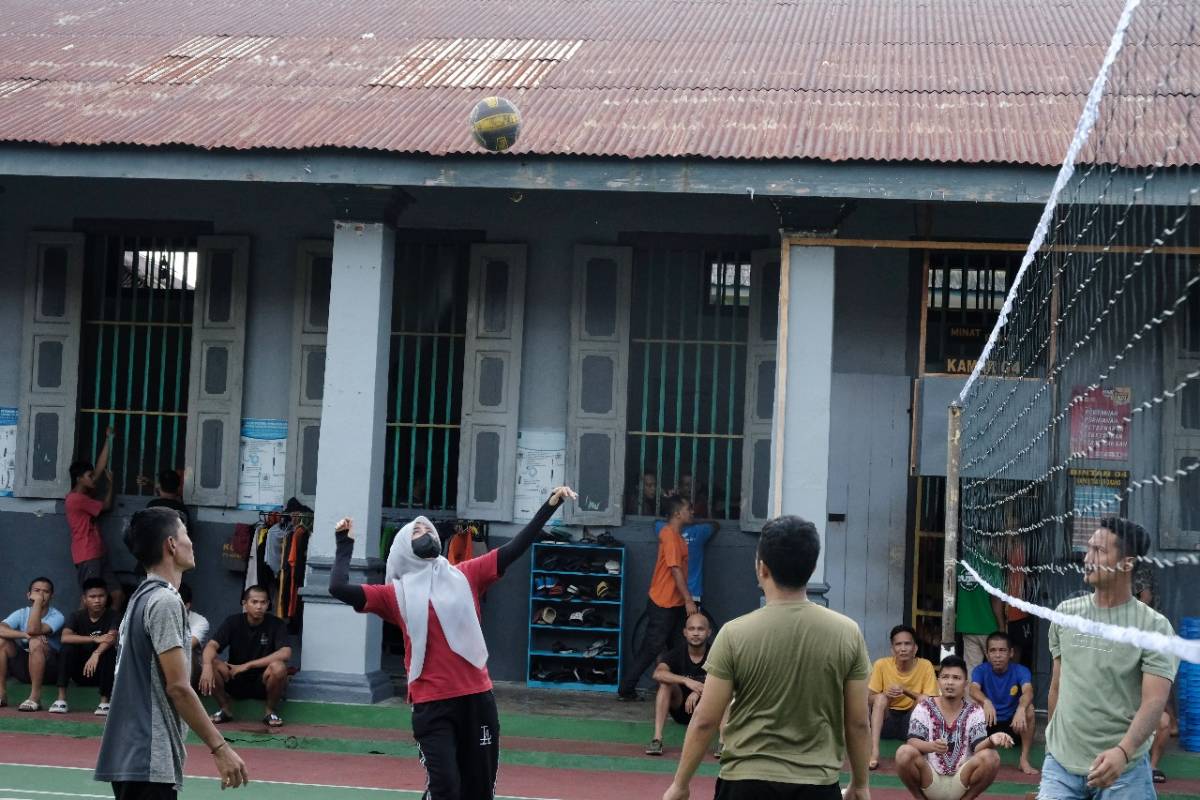 Jaga Kesehatan, Petugas Rutan Tanjungpinang Olahraga Bersama Warga Binaan.