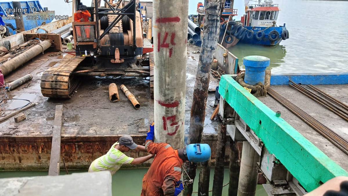 Pembangunan Ponton HDPE Kecamatan Durai Karimun Digesa.