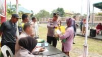 Polsek Bintan Timur Laksanakan Program "Beras Murah" di Desa Mantang Lama.