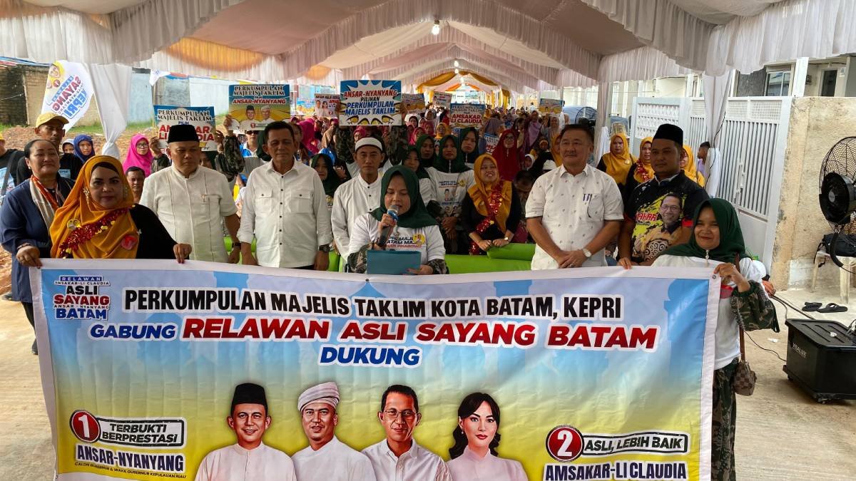 Ratusan Ibu-Ibu Majelis Taklim di Batam Teriaki Coblos Nomor Satu.