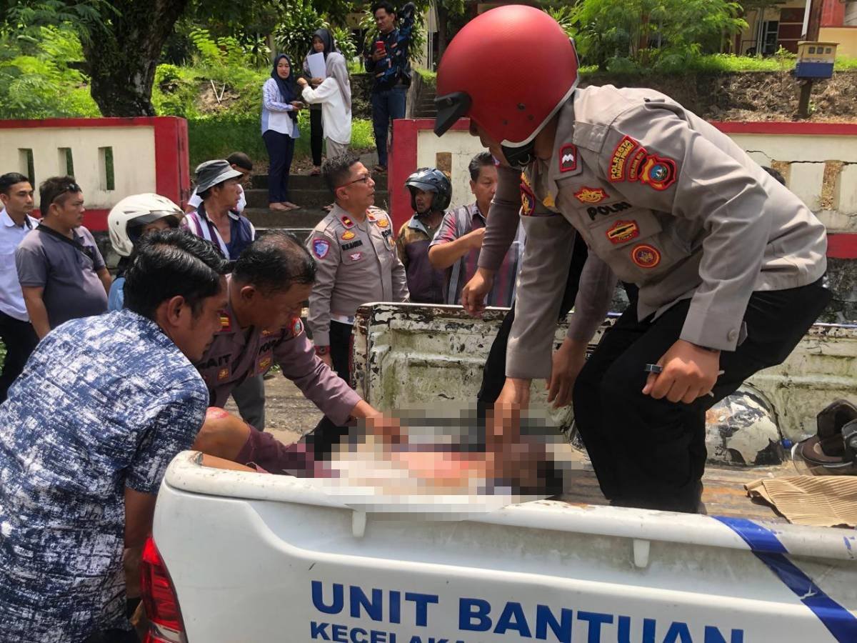 Pemotor Tewas Usai Terlibat Kecelakaan dengan Truk di Batu 3 Tanjungpinang.