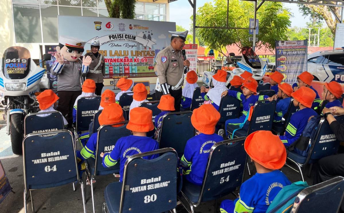 Polisi Sahabat Anak, Satlantas Edukasi Aturan Lalu Lintas Kepada Anak TK Shalihah.