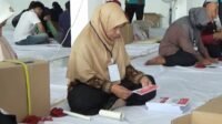 Lebatkan 48 Orang, KPU Tanjungpinang Mulai Sortir dan Lipat Surat Suara Pilkada 2024.