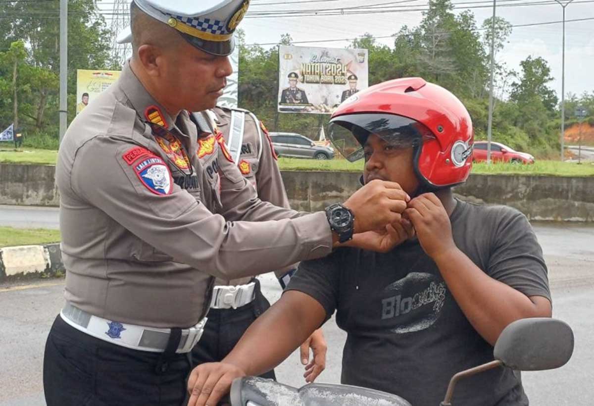 Satlantas Polres Bintan Gelar Aksi Simpatik, Bagikan Helm Gratis untuk Pengendara