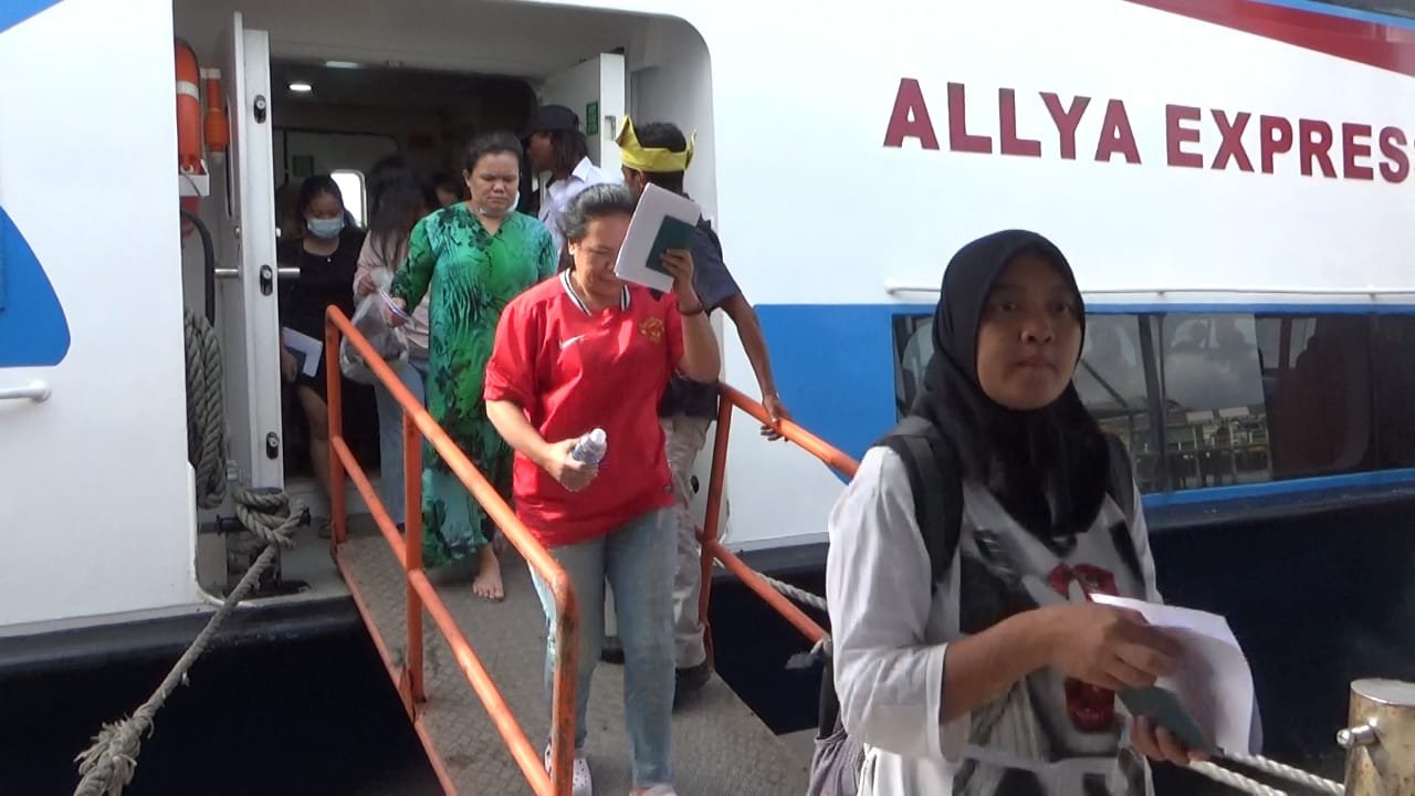 Malaysia Deportasi Ratusan Pekerja Migran Indonesia Ilegal
