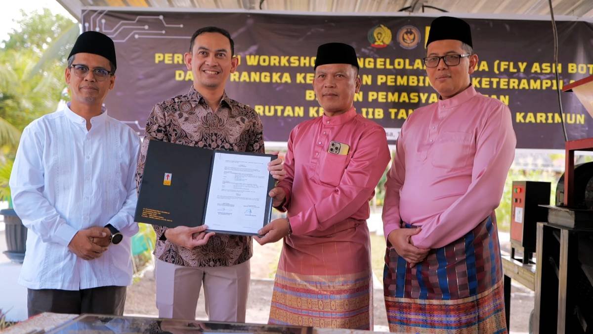 Dukung Produktivitas Warga Binaan, PT PLN Indonesia Power UBP Kepri Serahkan Bantuan Satu Unit Mesin Pembuat Briket ke Rutan karimun.