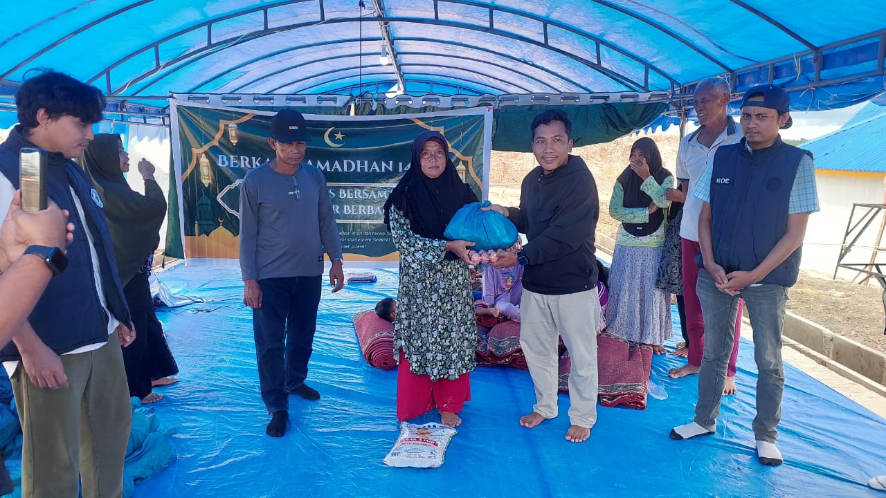 Jurnalis Media Center Polresta Barelang Gelar Bakti Sosial di Pulau Rempang