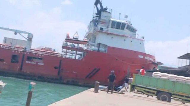 Dihantam Kapal Tanker, Rumah Warga dan Pos Polisi di Batam Alami Kerusakan Parah