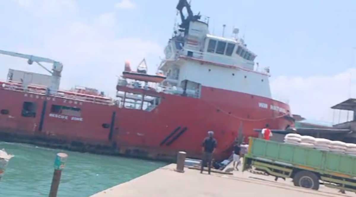 Dihantam Kapal Tanker, Rumah Warga dan Pos Polisi di Batam Alami Kerusakan Parah