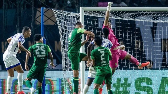 Persebaya Surabaya Gagal Menang, PSIS Samakan Skor di Menit Akhir